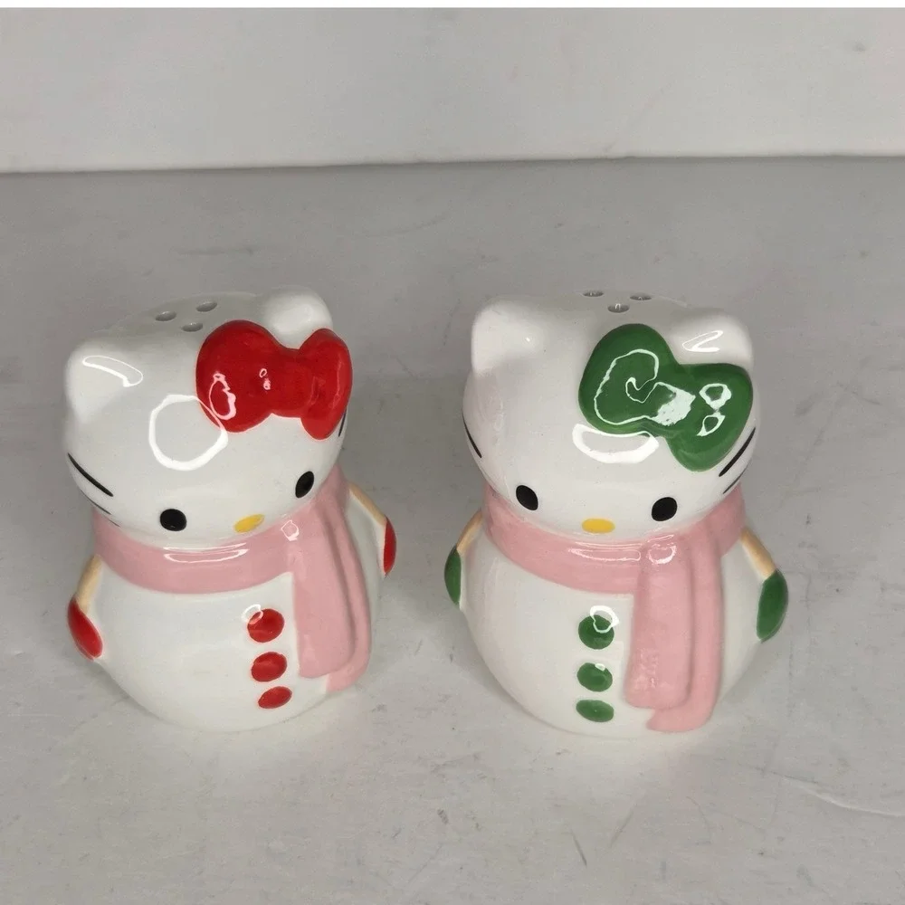 Sanrio Hello Kitty Snowman Salt and Pepper Shakers Holiday Ceramic Set Pink Bow